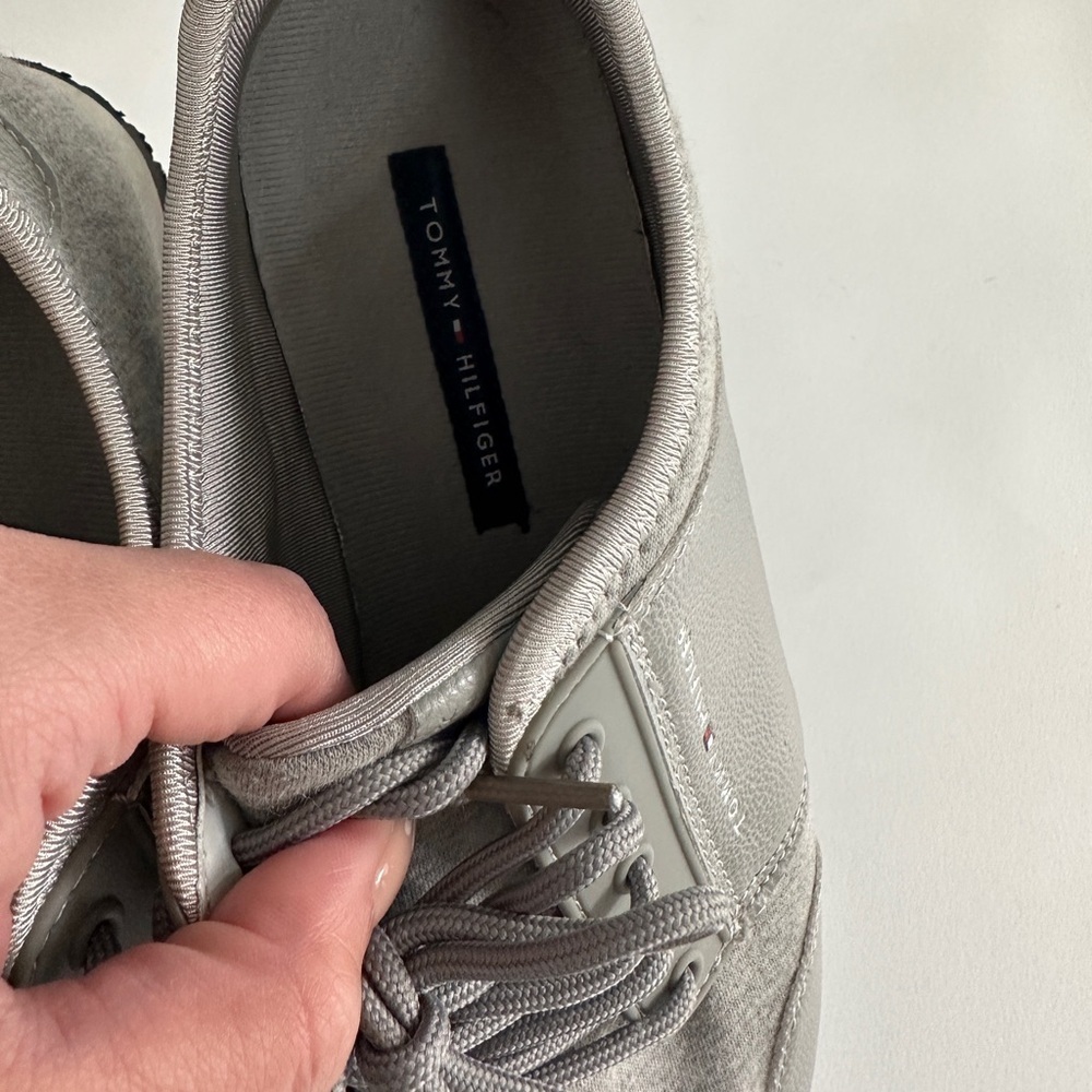 Tommy hilfigure grey woman’s size 9 sneakers - Picture 8 of 11